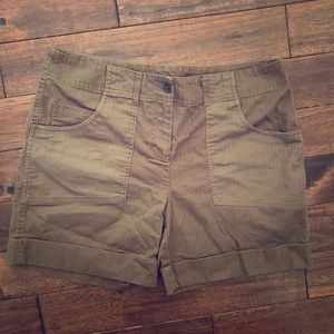 3/$15 👾 Liz & Co. brown cuffed shorts. Petite 10.